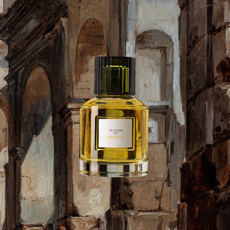 Image of Trudon Mortel Eau de Parfum (100 ml) with illustration of architectural arches and buildings in the background