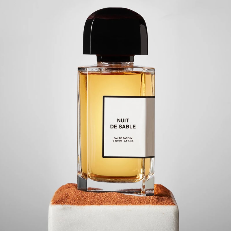 BDK Parfums Nuit de Sable Eau de Parfum (100 ml) beauty shot with bottle on pedestal with sand