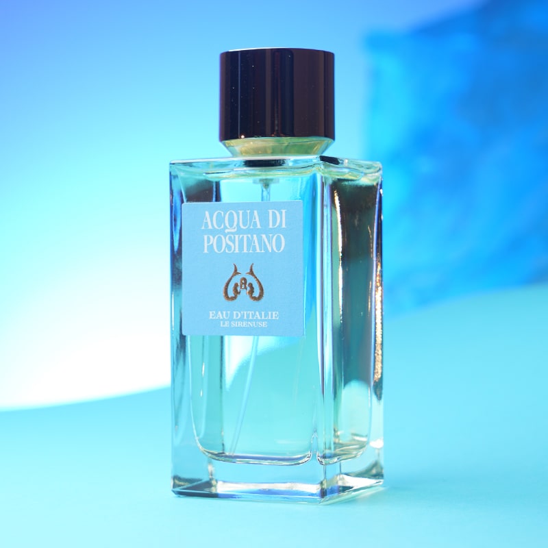 Eau d&#39;Italie Acqua di Positano Eau de Parfum (100 ml) - Beauty shot on blue background