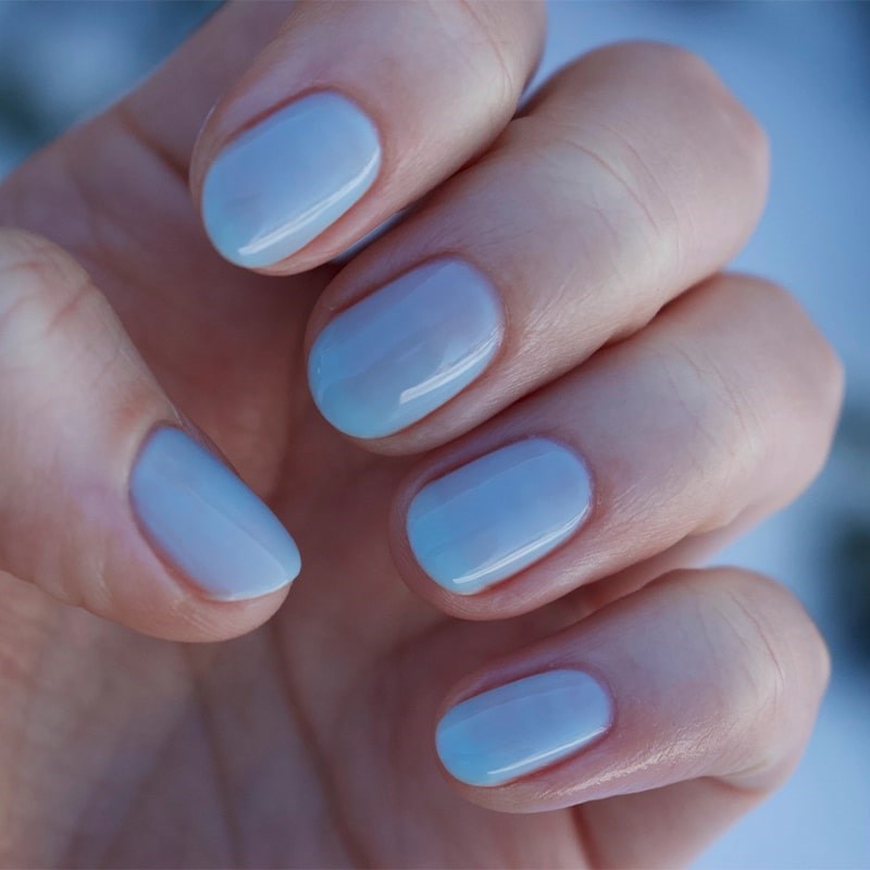 Tenoverten Nail Polish - Riverside - model&#39;s fingers shown with nail polish on them