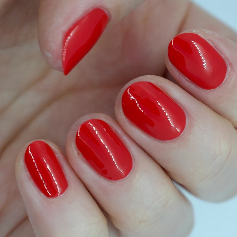 Tenoverten Nail Polish - La - model's hand with nail polish on