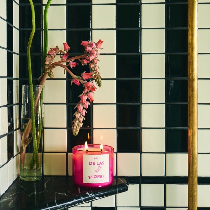 ROEN Candles De Las Flores Scented Candle - product shown on shelf next to vase with flowers