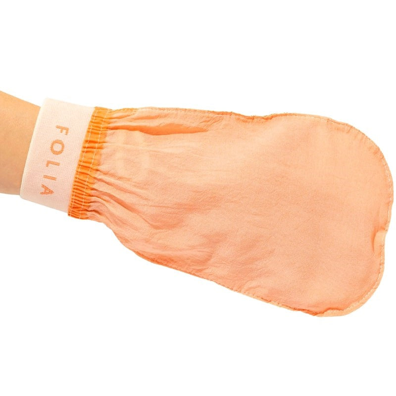 Folia Body Exfoliating Body Mitt - model using product on hand