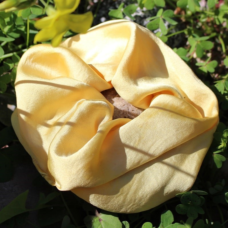 Goose Summer Honey Silk Scrunchie (1 pc)