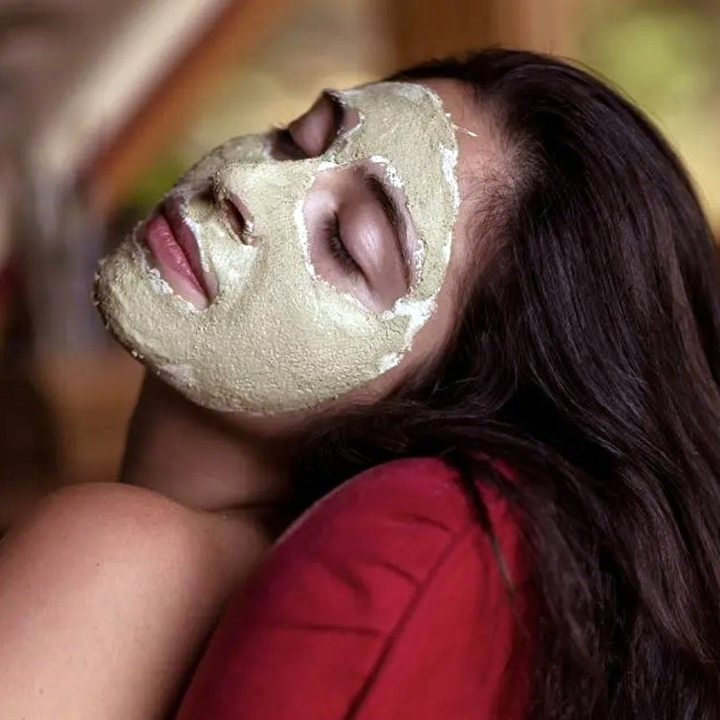 La Selva Positano Prickly Pear and Cyst Face Mask - model shown wearing product on face