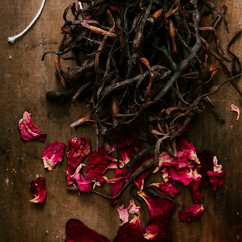 Smithereen Farm Seaweed Bath - product ingredients shown on table