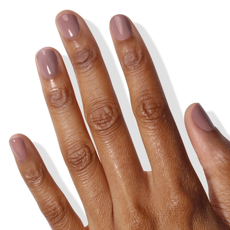 Londontown Enhanced Color - Chai - model shown wearing product on fingernails 