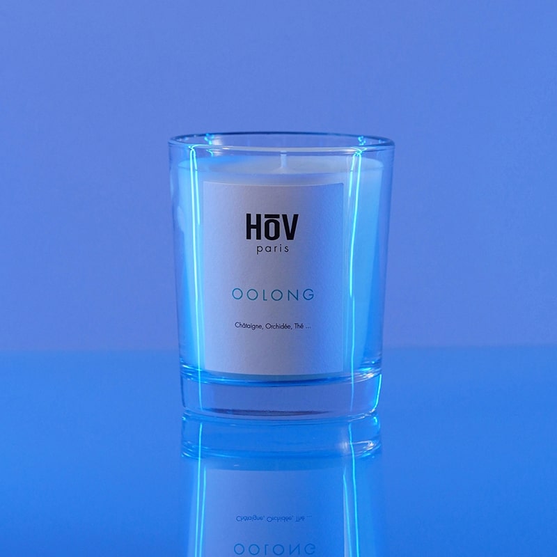 HoV Paris Scented Candle - Oolong (190 g) - product shown in blue purple lighting