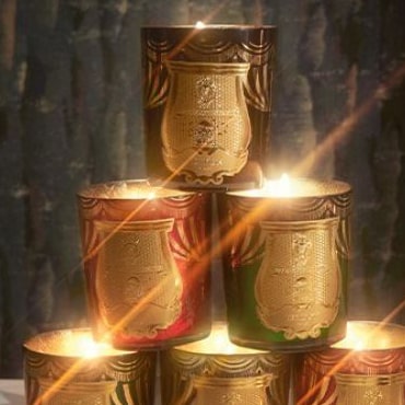 Trudon Holiday Collection builds on the opulence of Versailles. Four scented candles are covered in 24-carat gold leaf.